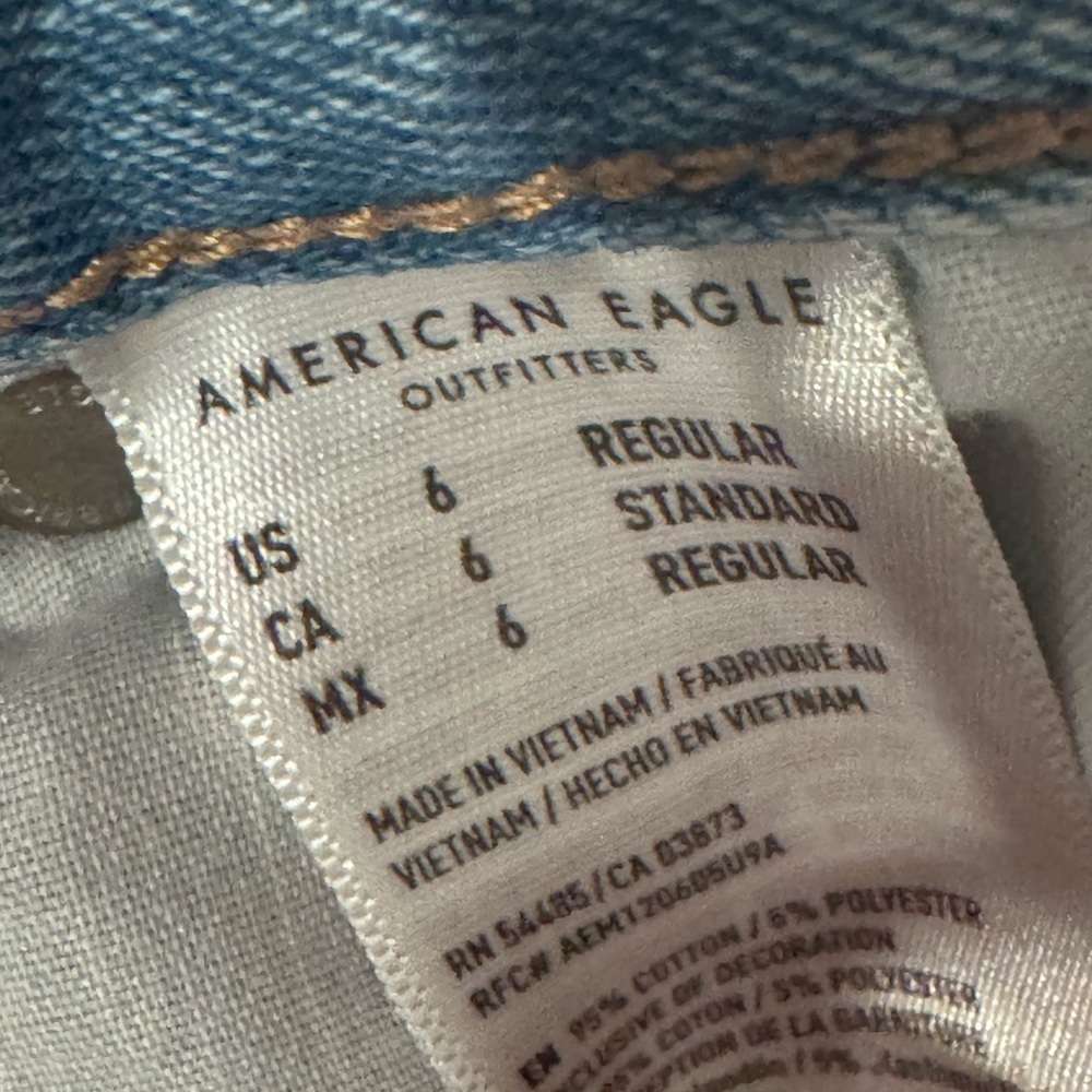 American Eagle Outfitters Light Wash Distressed Mom Jeans - Picture 5 of 5